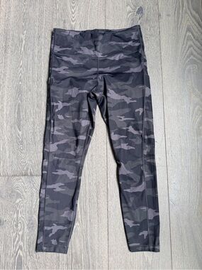 Athleta Ultimate Camo 7/8 Tight Size Medium